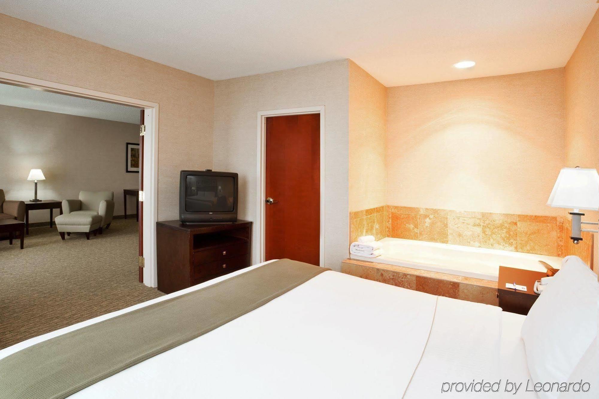 Holiday Inn Express Hotel & Suites Cleveland-Streetsboro By Ihg Exterior foto